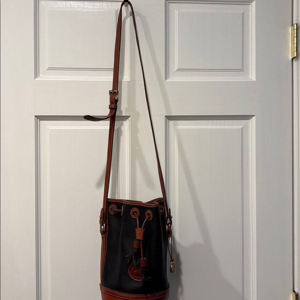 Vintage Dooney & Bourke All-Weather Leather drawstring bucket bag - Picture 3 of 9